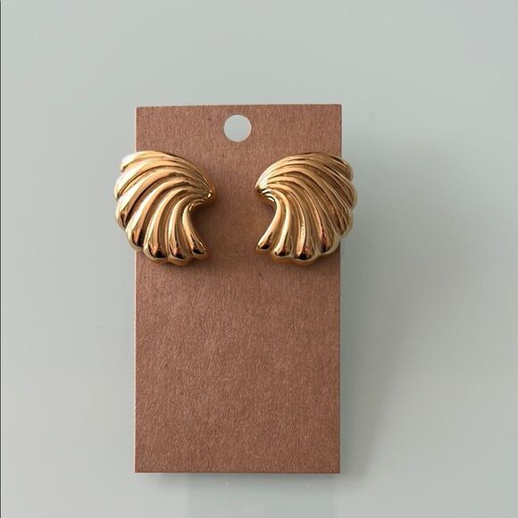 Elegant Gold Shell Earrings A1025 - Picture 4 of 4